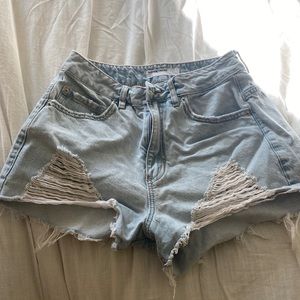 Light wash denim shorts size 25